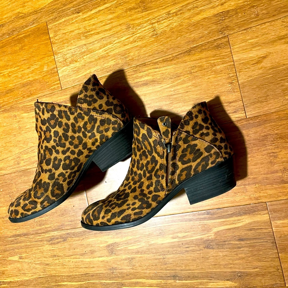 SO Memory Foam Leopard Print Booties size 9
